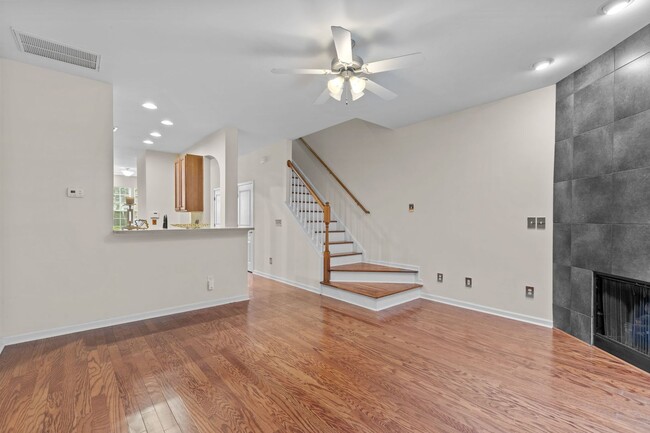 Building Photo - Spacious 3 story Townhome-Close to Downtown Raleigh- Renaissance Park-Available Now!