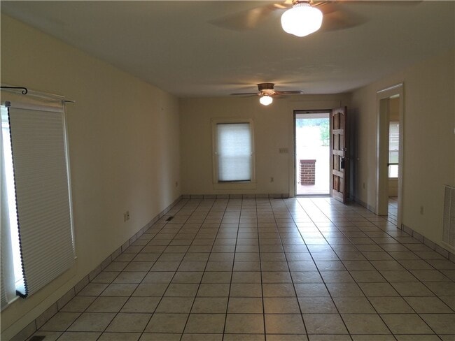 Building Photo - 803 Kings Rd