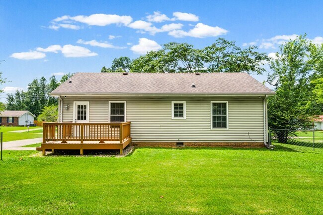 Building Photo - 541 Donna Dr