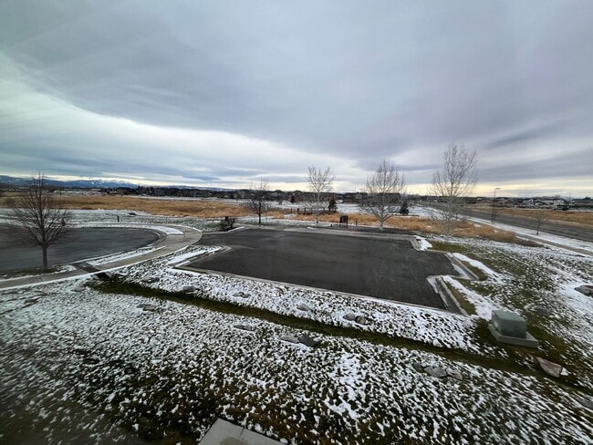 Building Photo - 3 bed 2.5 Bath Condo with 2 car garage