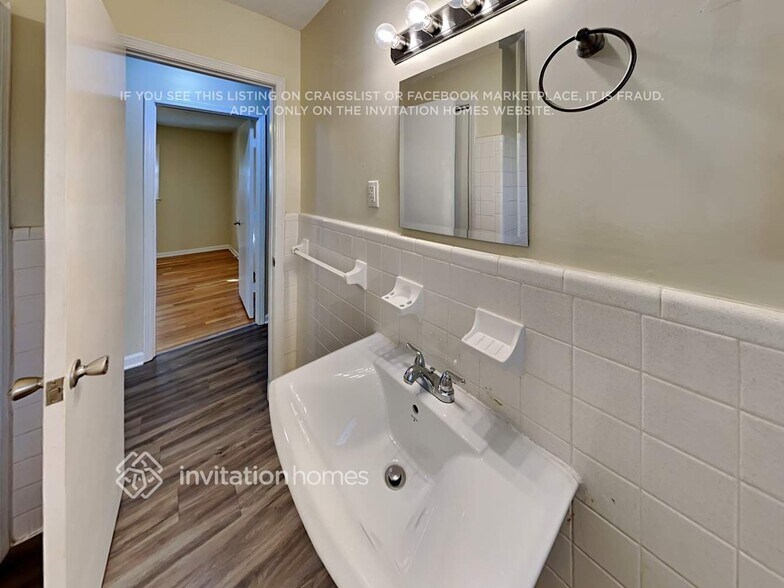 Building Photo - 2926 Pine Hill Dr