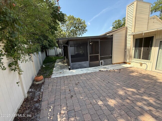 Building Photo - 10511 Tanglewilde Dr W