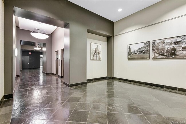 Building Photo - 25 Leroy Pl