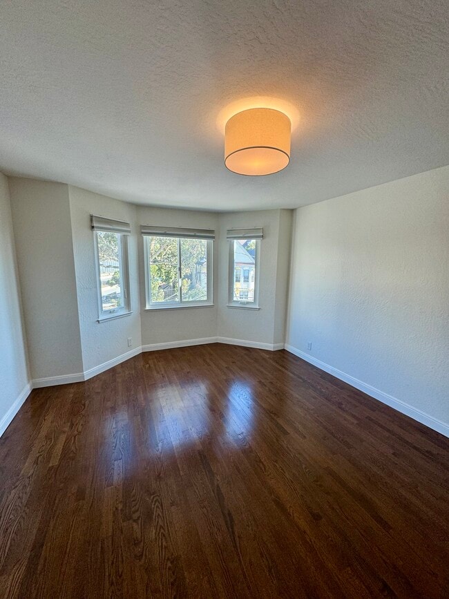 Building Photo - 137 Saint Marys Ave