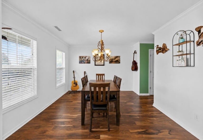 Building Photo - 553 Montego Ct