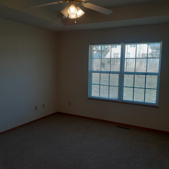 Building Photo - 409 Cedar Ln