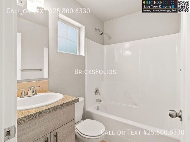 Building Photo - Discover Your Dream Corner Townhome in Olympia