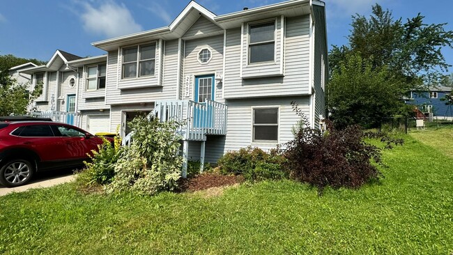 Primary Photo - $1,800 | 3 Bedroom, 2 Bathroom Town Home |...