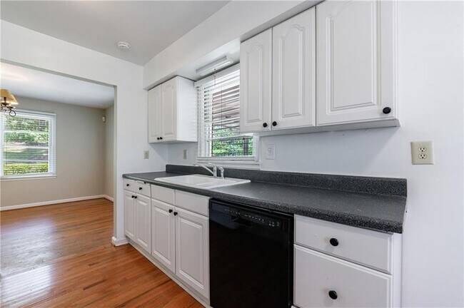 Building Photo - 893 Willivee Dr