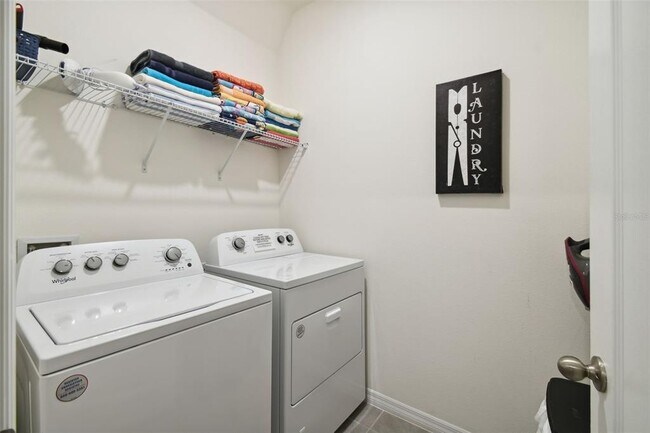 Building Photo - 7704 Oakmoss Loop