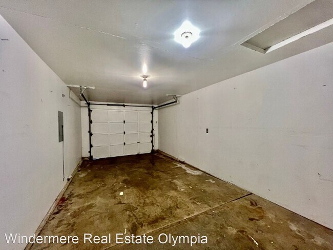 Building Photo - 2 br, 1.5 bath House - 1605 16th Ct SE Unit B