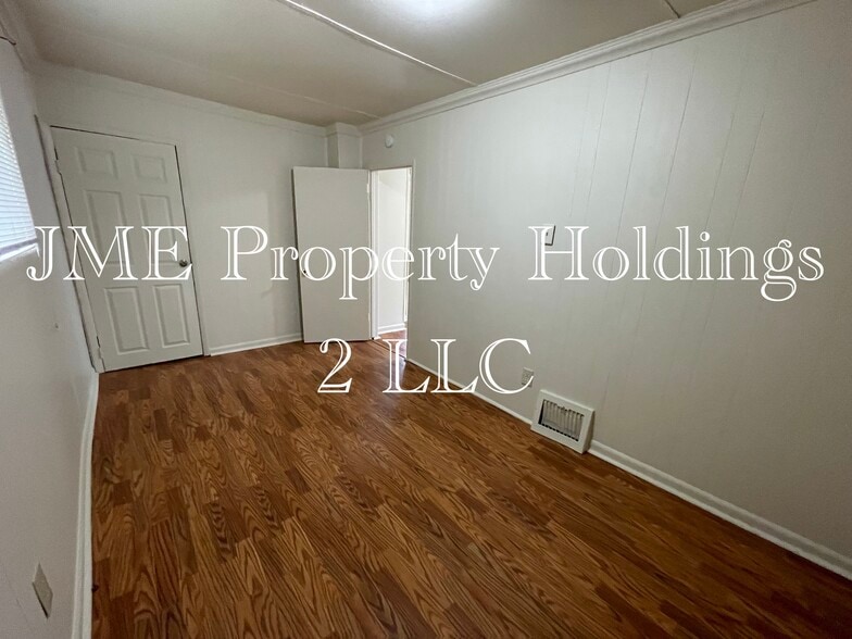 Building Photo - 113 W Young St