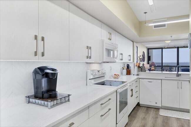 Building Photo - 1930 Harbourside Dr