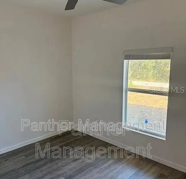 Building Photo - 7379 Helliwell St