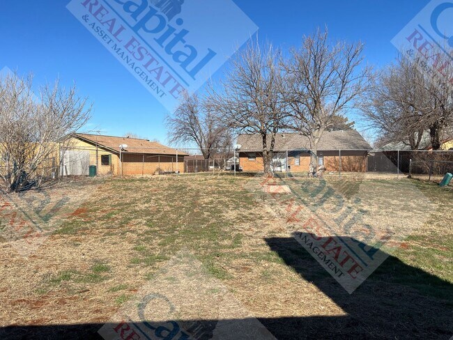 Building Photo - Cozy 3 Bedroom