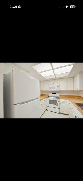 Building Photo - 926 Sunridge Dr