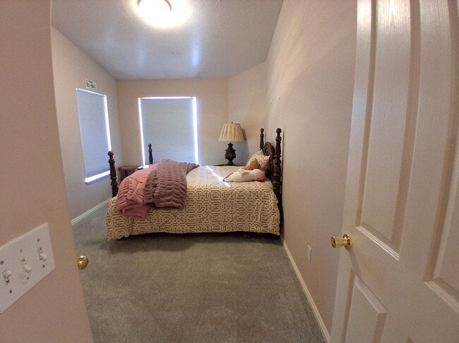 Building Photo - 609 N Seven Peaks Blvd