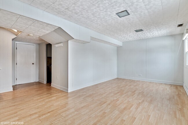 Building Photo - 1400 Meyer Rd