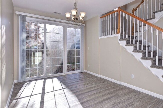 Building Photo - Updated Kiln Creek Home