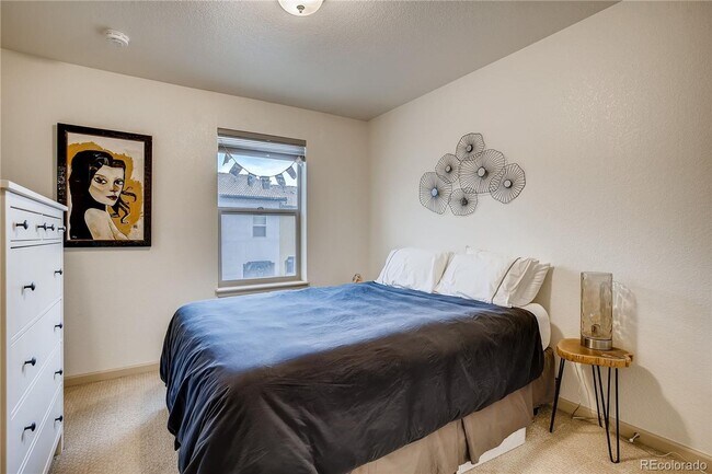 Building Photo - Gorgeous Townhouse in Breathtaking Solterr...