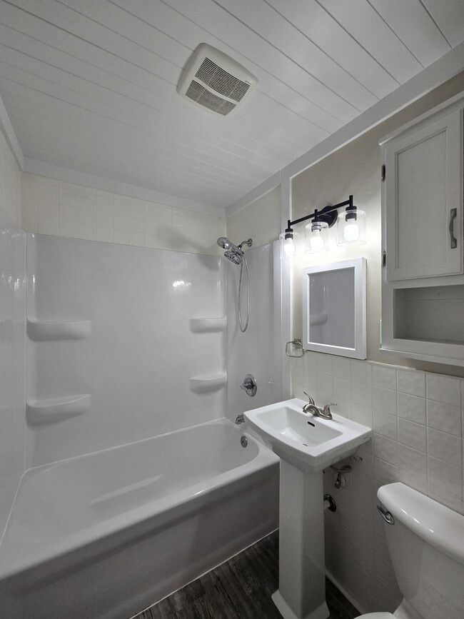 Building Photo - 333 N Colby Ave