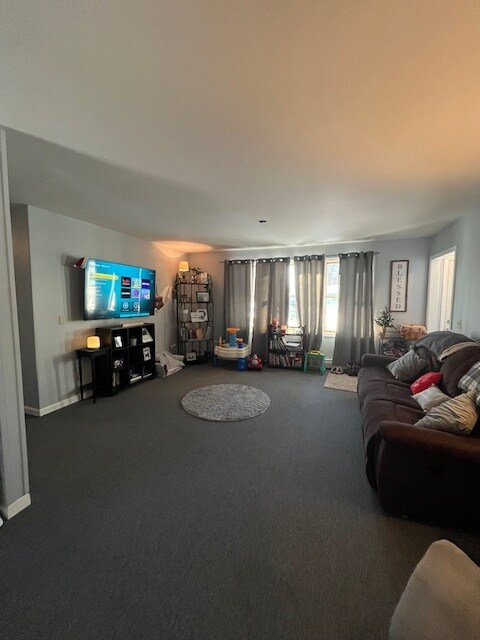 Building Photo - 20 Holbrook Ct