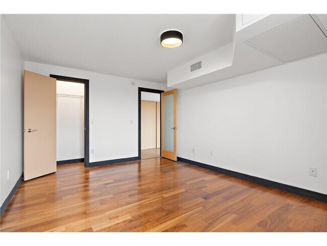 Building Photo - 2800 W 44th St