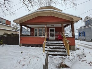 Building Photo - 1916 James St
