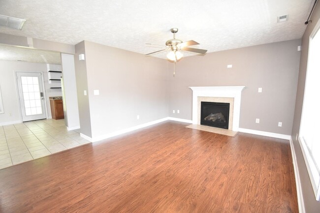 Building Photo - 165 Pender Rd