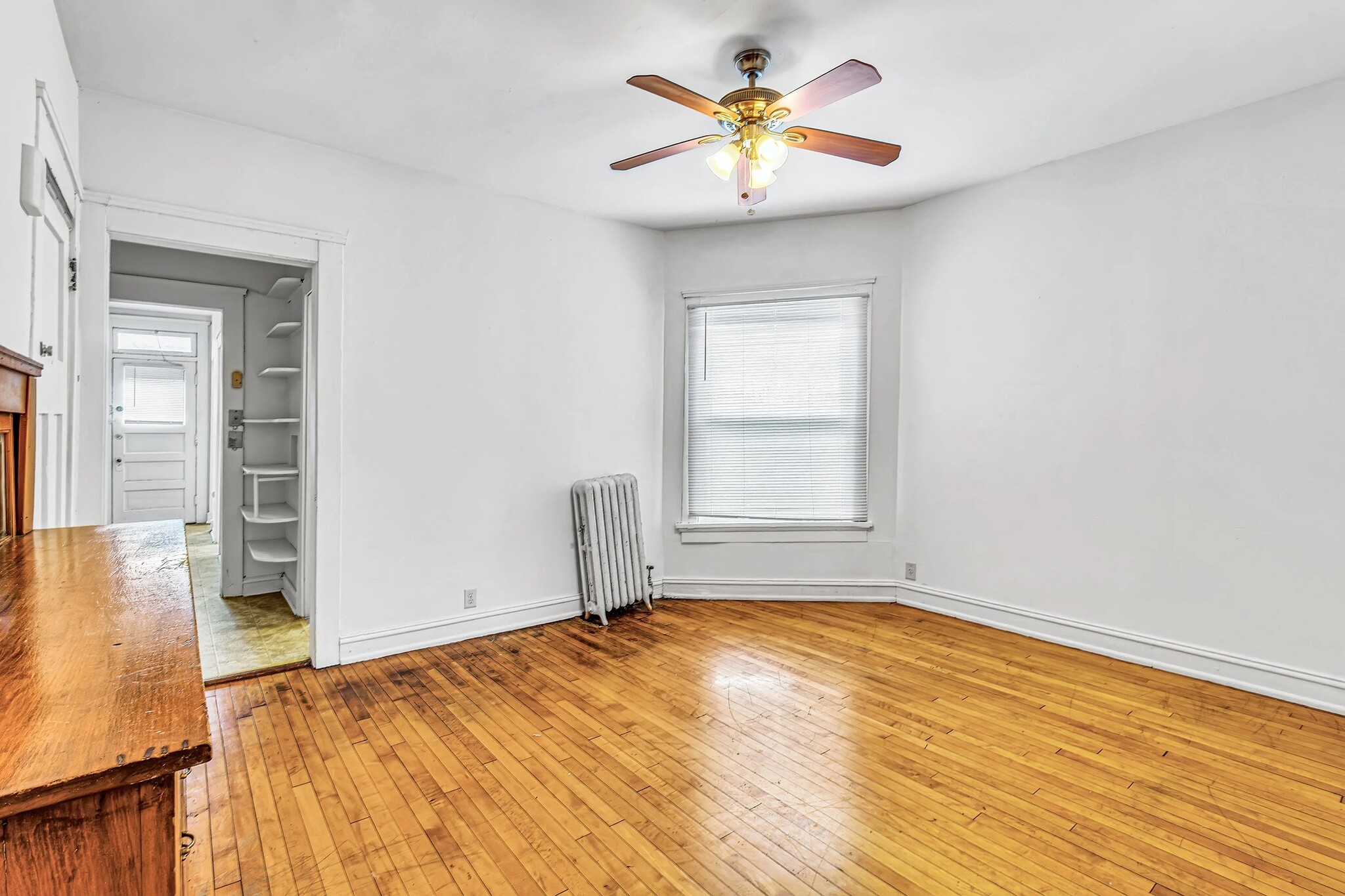 Building Photo - 823 E Johnson St