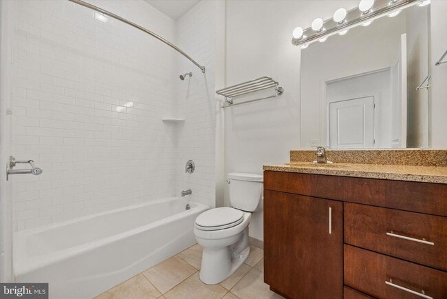 Building Photo - 1015 W Lancaster Ave