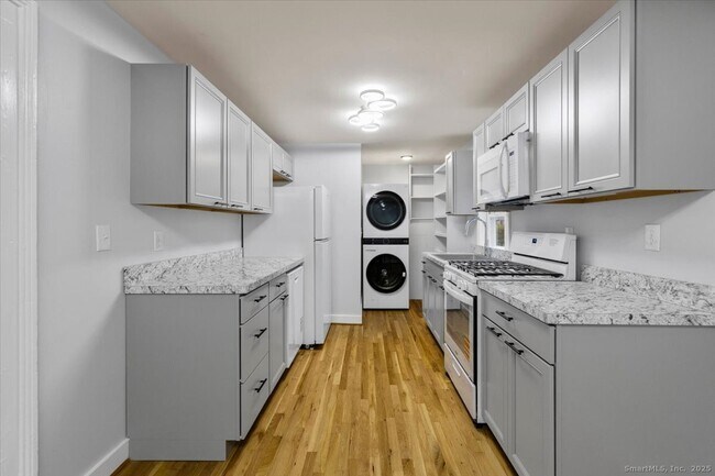 Building Photo - 183 Bradley St