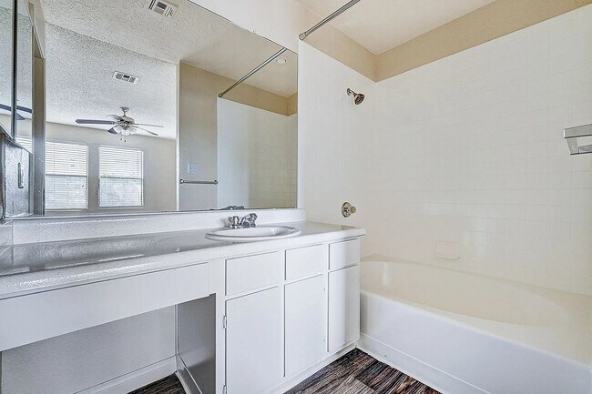 Building Photo - 8530 W Sahara Ave