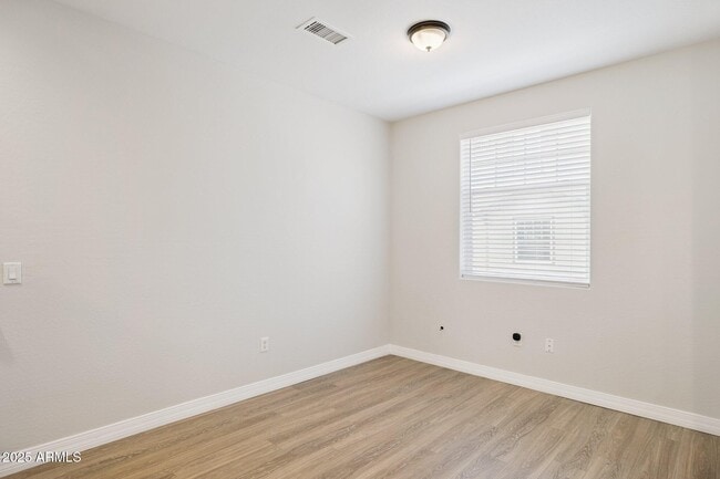 Building Photo - 2498 W Cripple Creek Dr