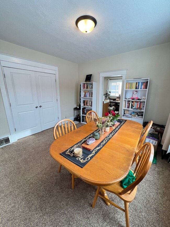 Building Photo - AVAILABLE AUGUST 1 - Spacious 3+ Bedroom Home