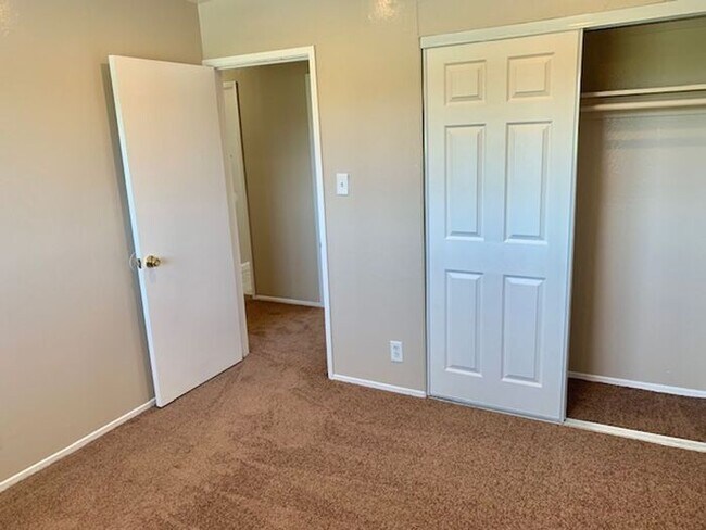 Building Photo - 4 bed 1.5 bath House in Richmond -- AVAILABLE NOW !!