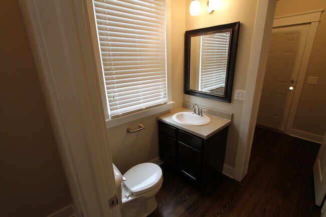 Building Photo - Large 3 bedroom 2.5 bath remodeled home! L...