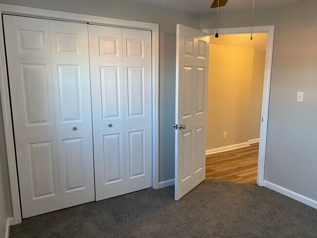 Building Photo - Newly Renovated 2 Bedroom Apartment