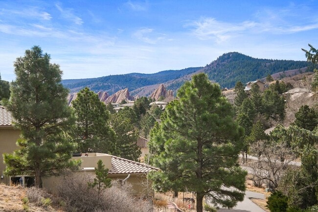 Building Photo - Stunning Fully Furnished Home in Roxborough Park!