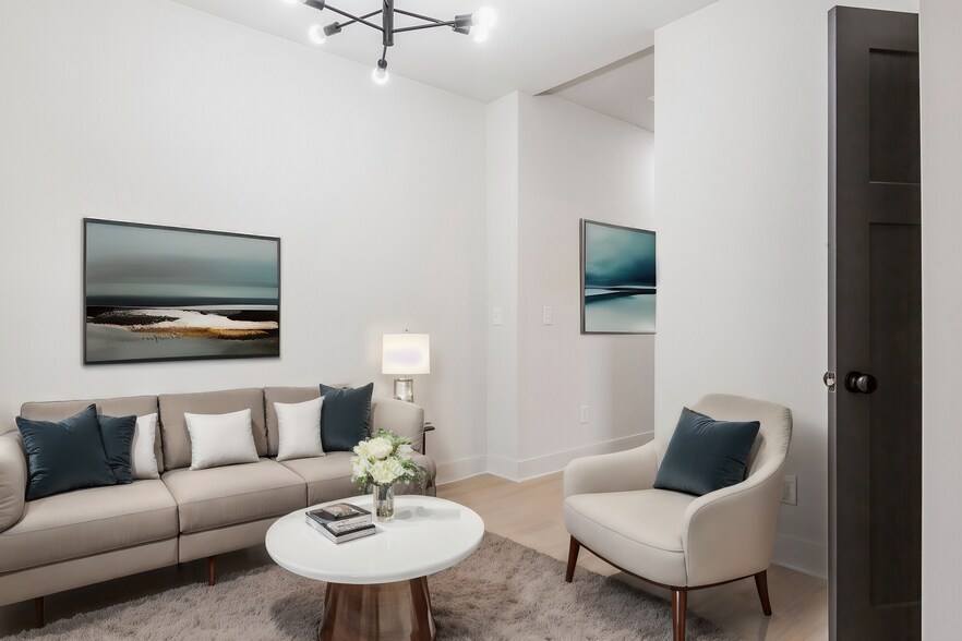 Living Room - 614 Vincennes St