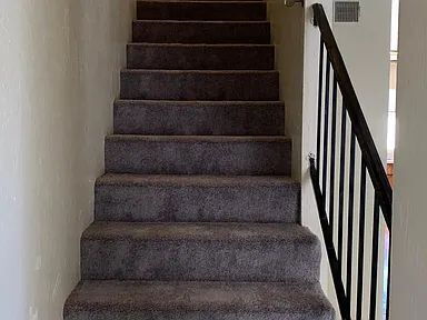 Building Photo - 2 Bed / 1.5 Bath Townhome | Fireplace | Private Yard | Walk-In Closets