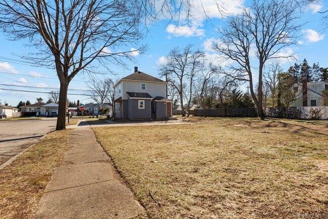 Building Photo - 500 5th Ave