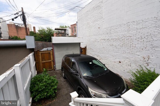Building Photo - 1126 G St NE