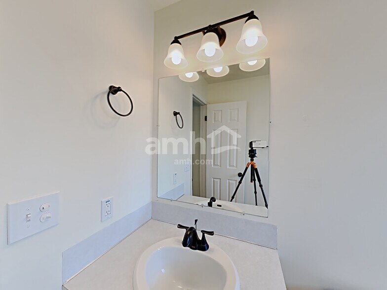 Building Photo - 2785 W 5350 S