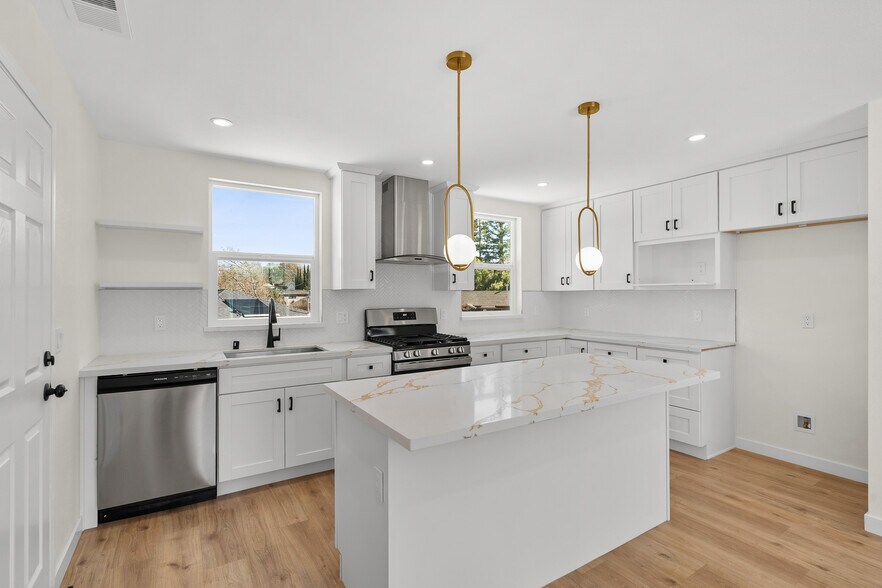 Building Photo - 8 Corte Dorado