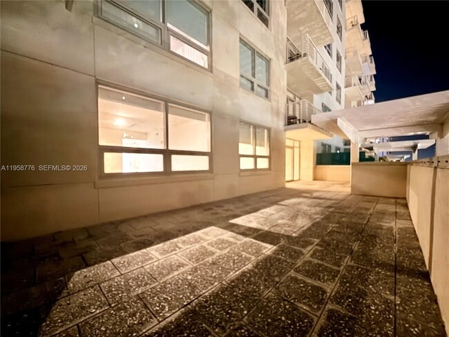 Building Photo - 3250 NE 1st Ave