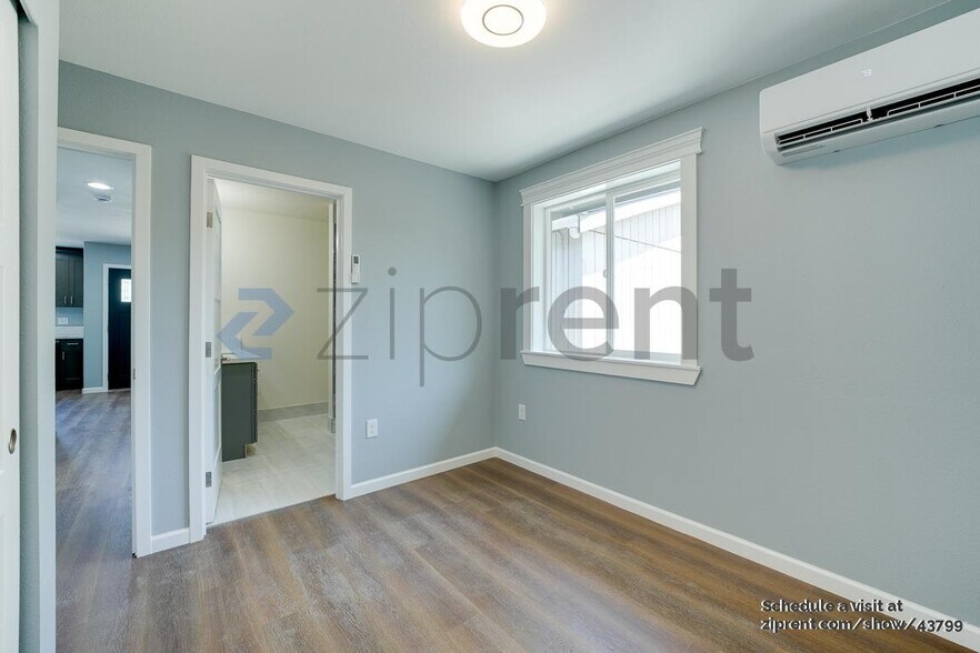 Building Photo - 5003 S Sheridan Ave