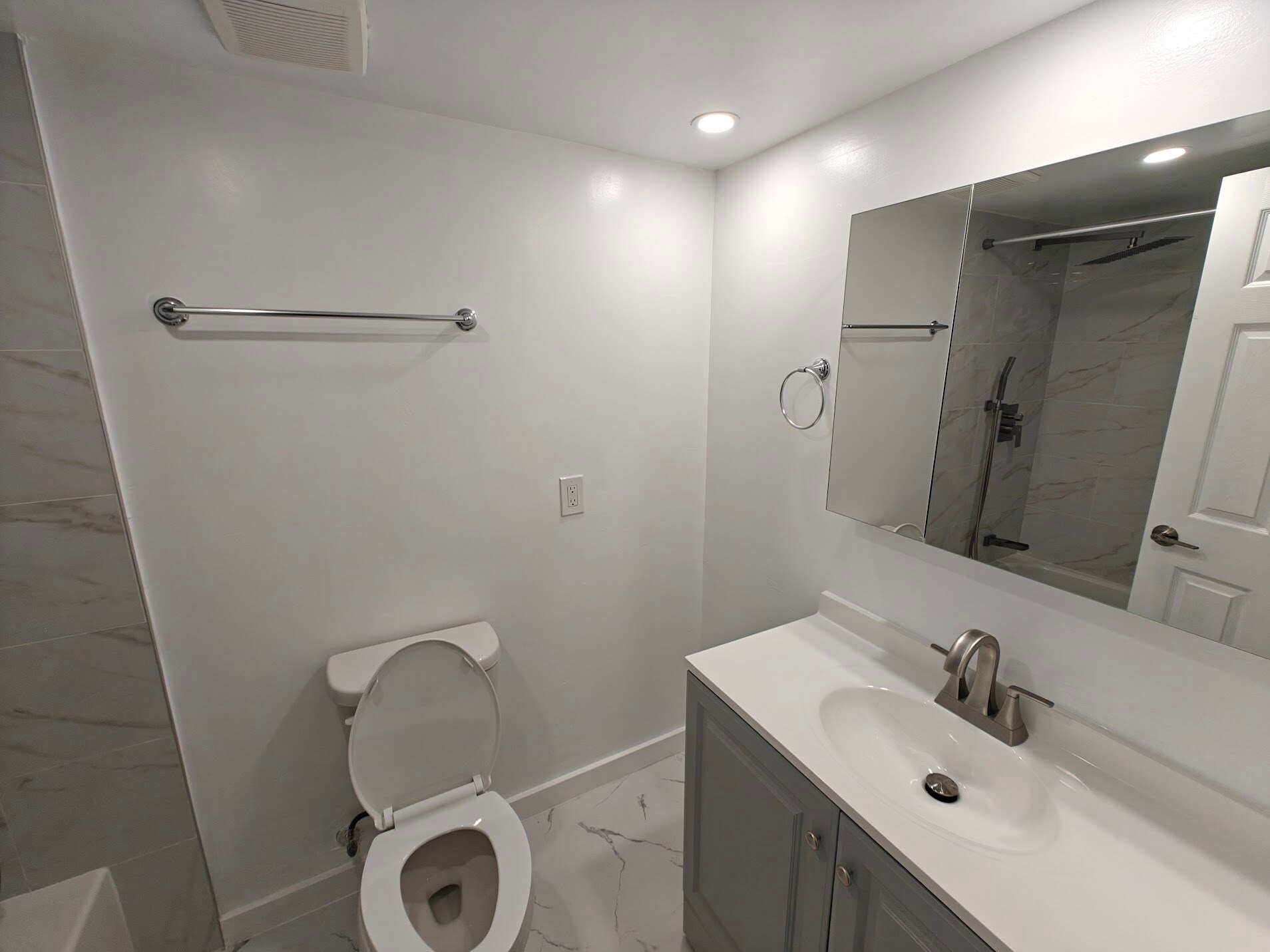 Building Photo - 151 Cypress Way E