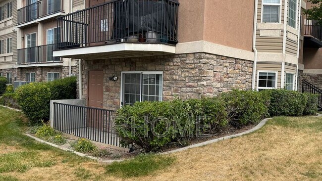 Building Photo - 1617 W Treille Ct