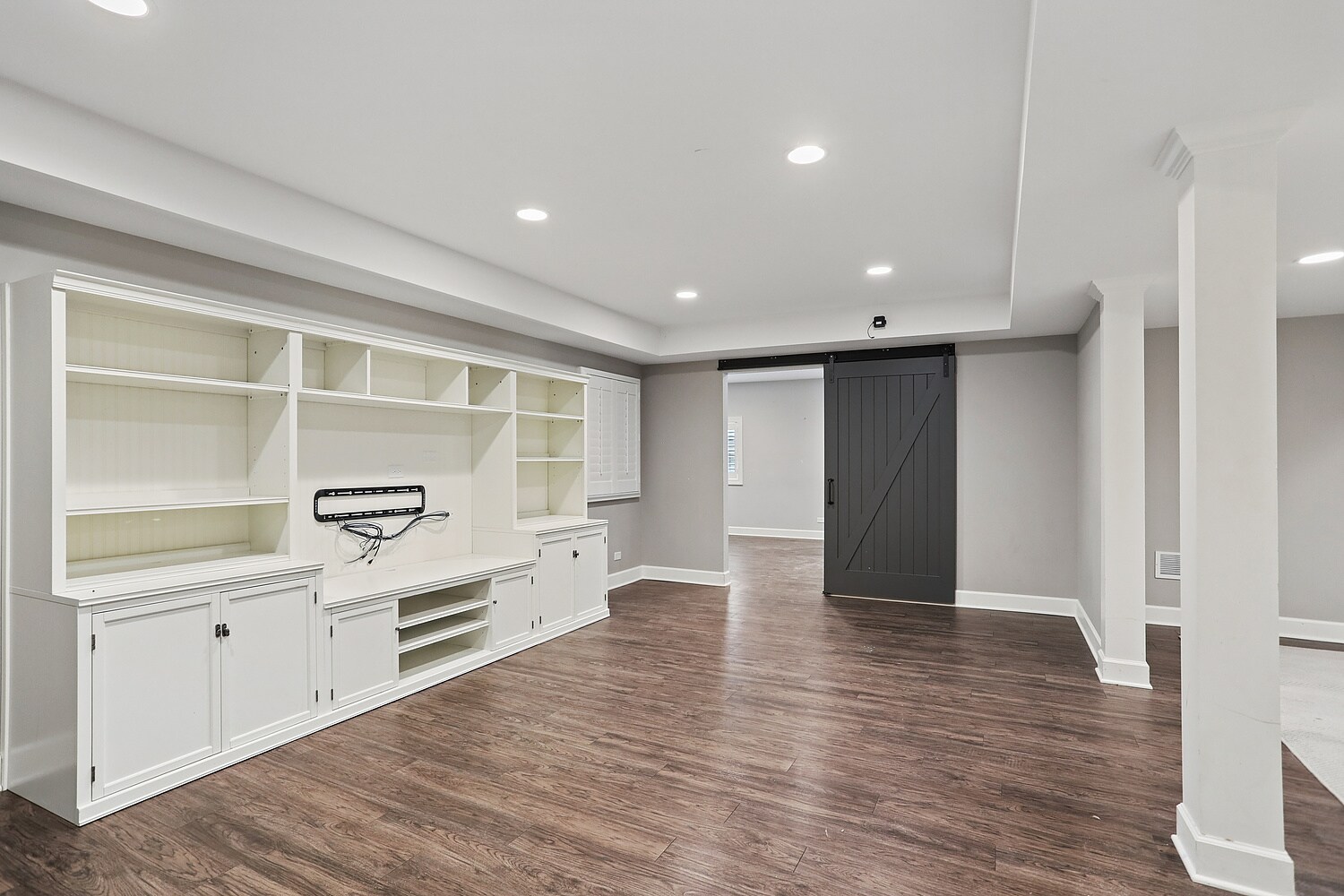 Building Photo - 737 S Swain Ave